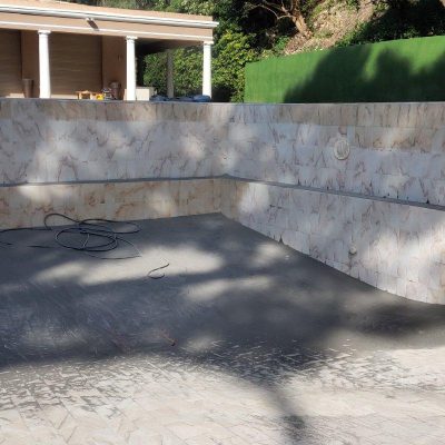 avant-apres-decapage-piscine-marbre-Alpes-Maritimes